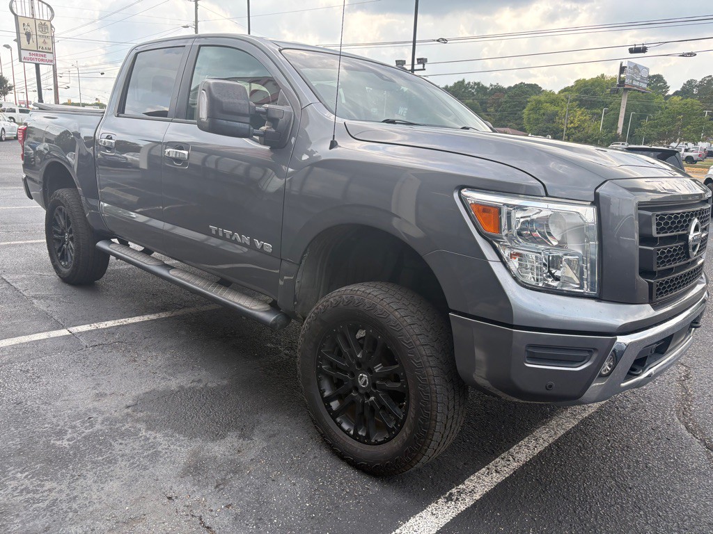 2020 Nissan Titan Image 3