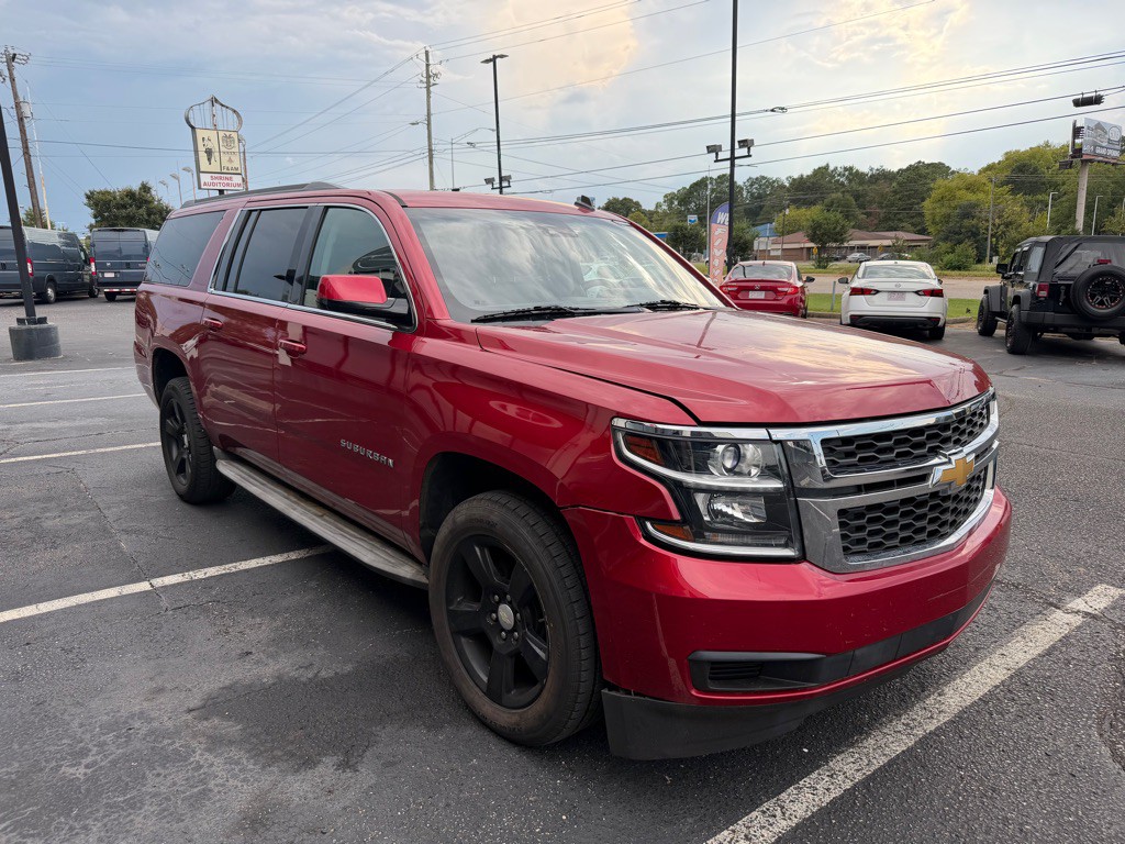 2015 Chevrolet Suburban Image 3
