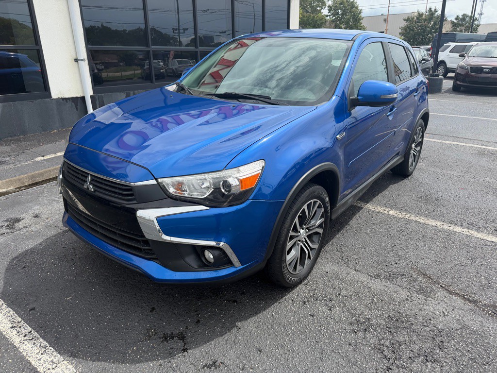 2017 Mitsubishi Outlander Image 2