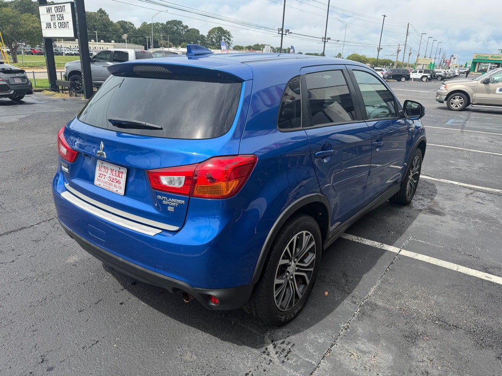 2017 Mitsubishi Outlander Image 4