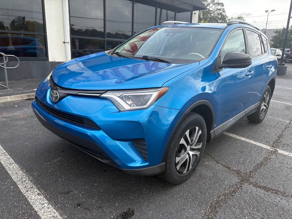2017 Toyota Rav4 Image 2