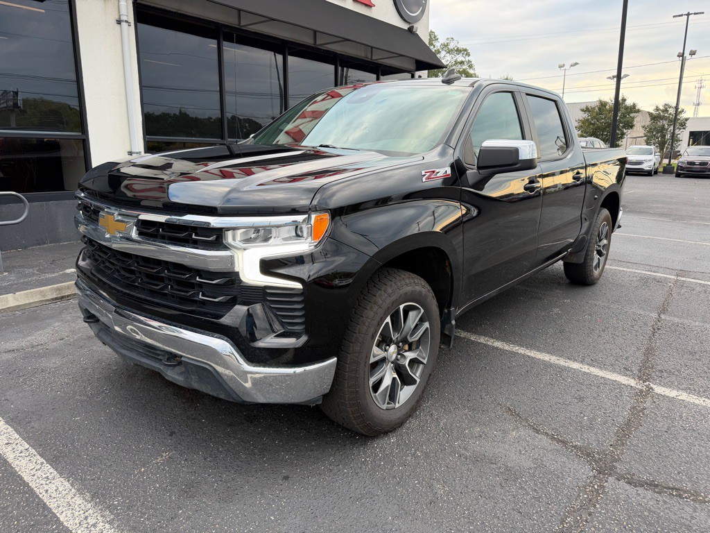 2023 Chevrolet Silverado 1500 Image 2