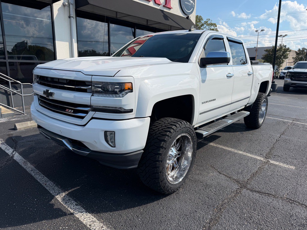 2017 Chevrolet Silverado 1500 Image 2