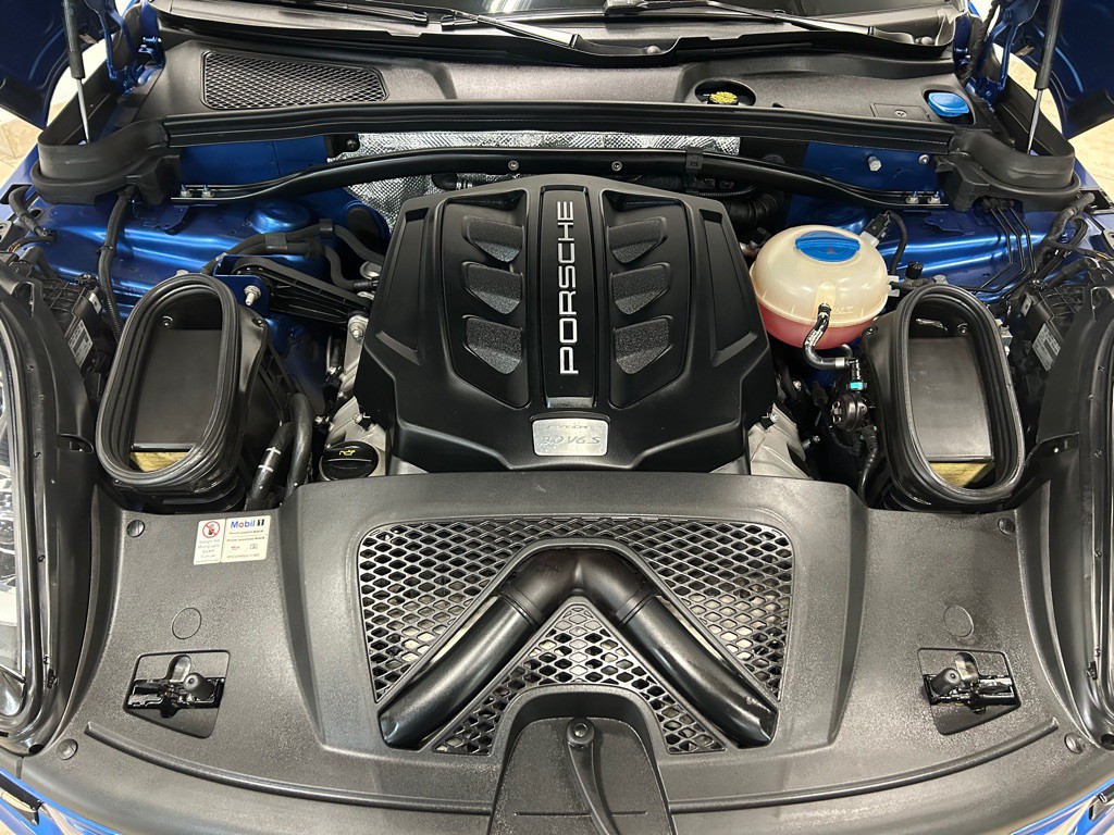 2018 Porsche Macan Image 16