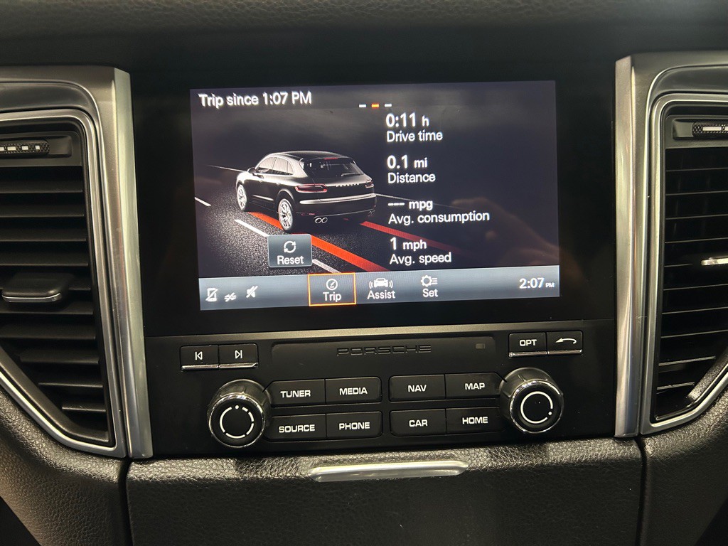 2018 Porsche Macan Image 19