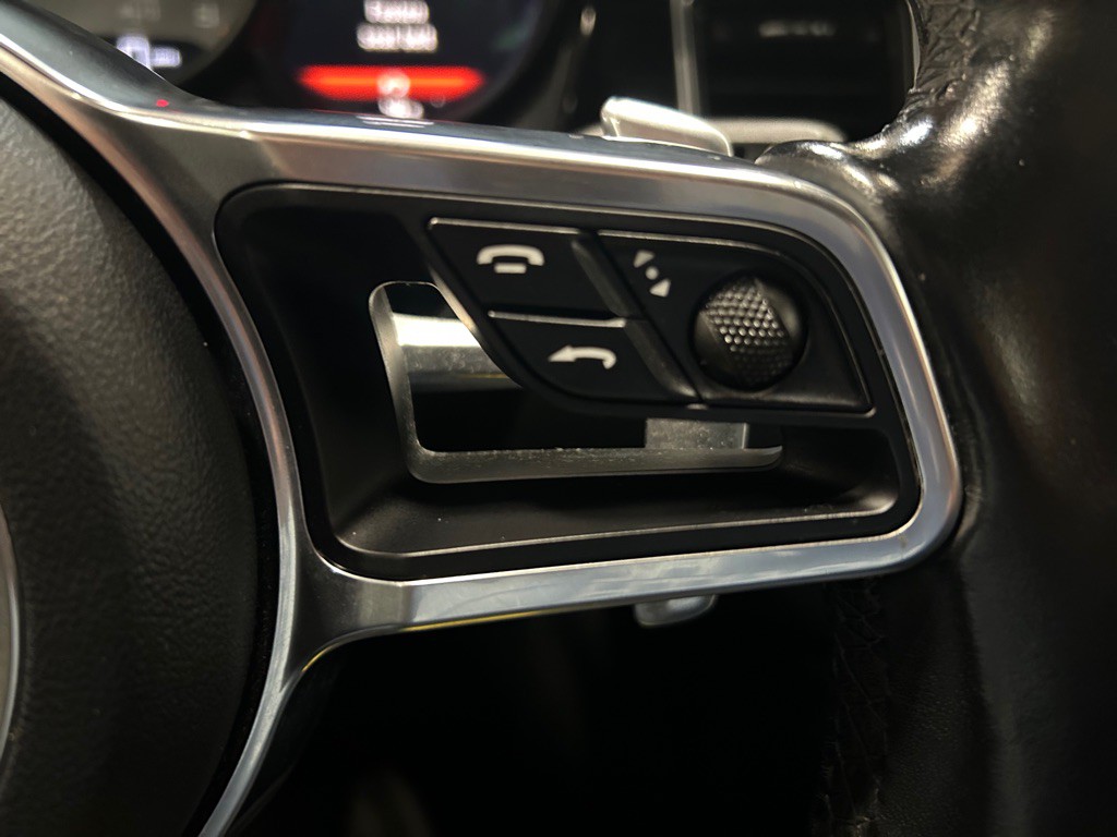 2018 Porsche Macan Image 21