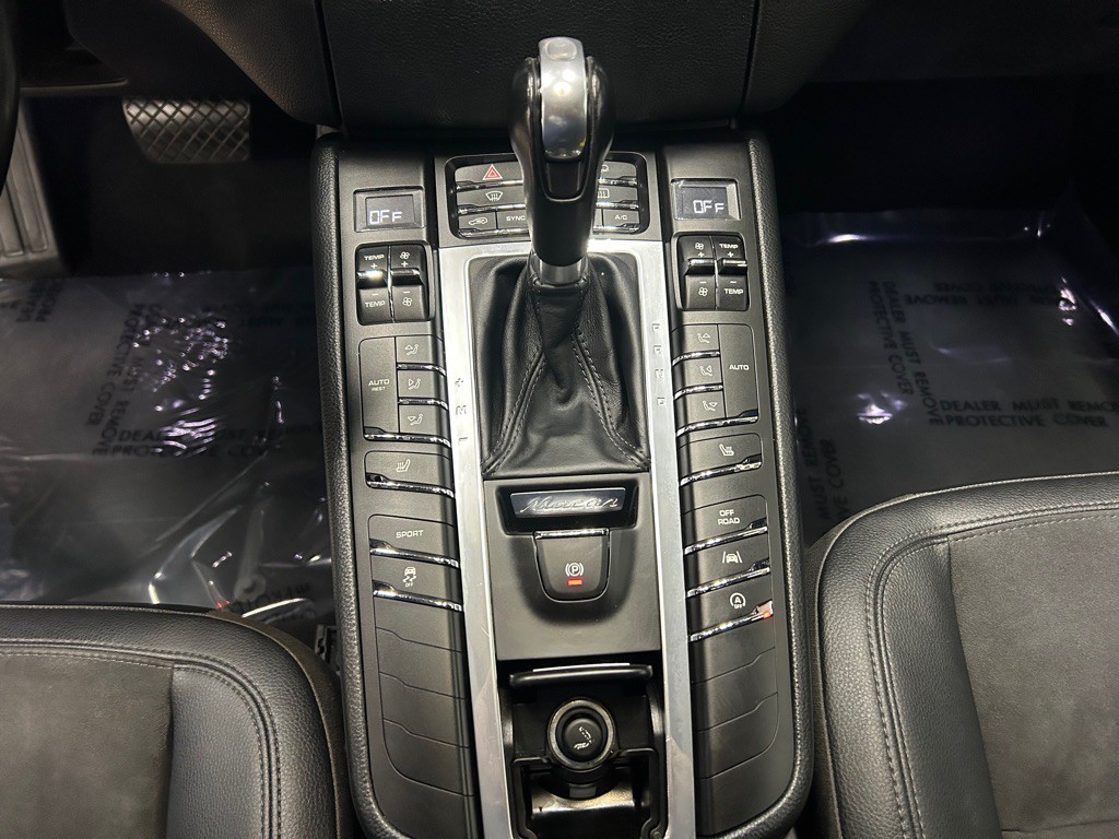 2018 Porsche Macan Image 27