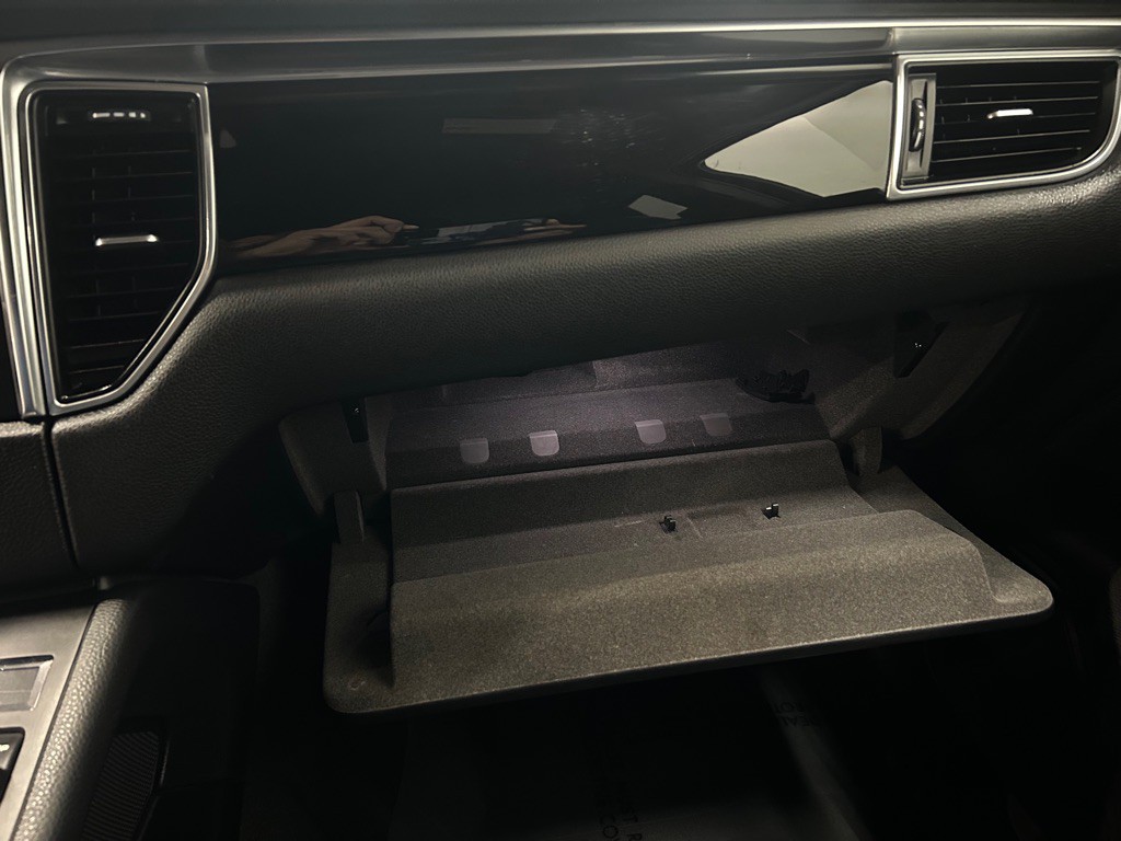 2018 Porsche Macan Image 28