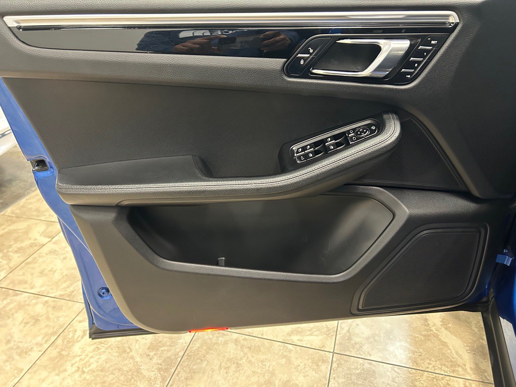 2018 Porsche Macan Image 29