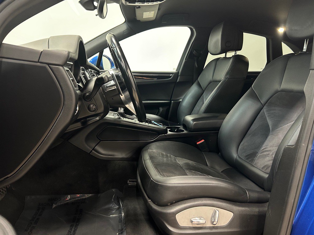 2018 Porsche Macan Image 31