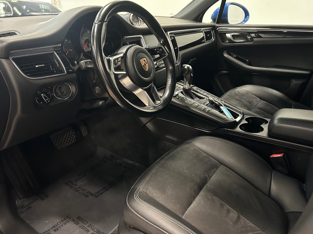 2018 Porsche Macan Image 32