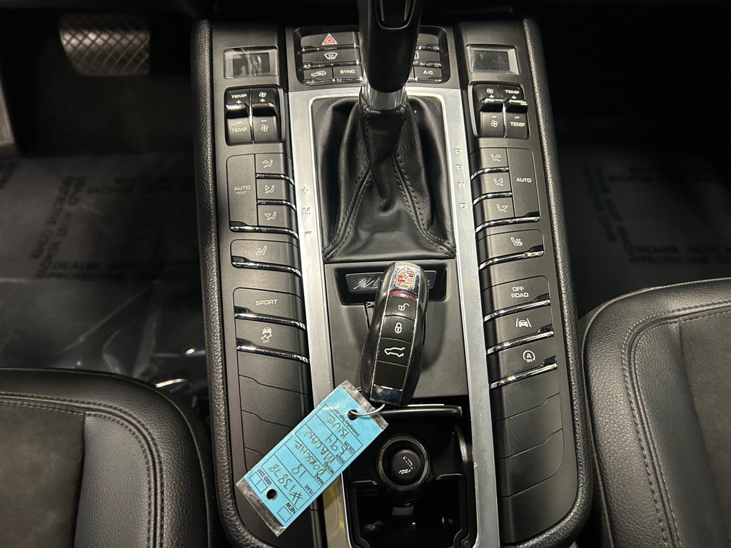 2018 Porsche Macan Image 33