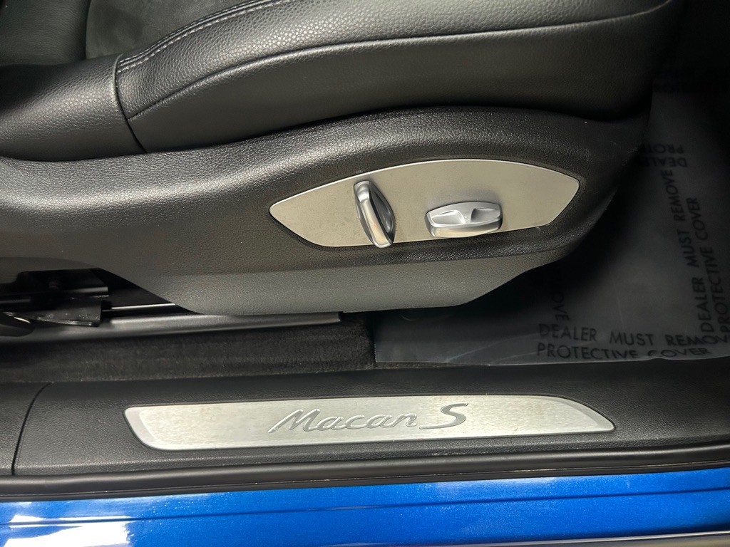 2018 Porsche Macan Image 36