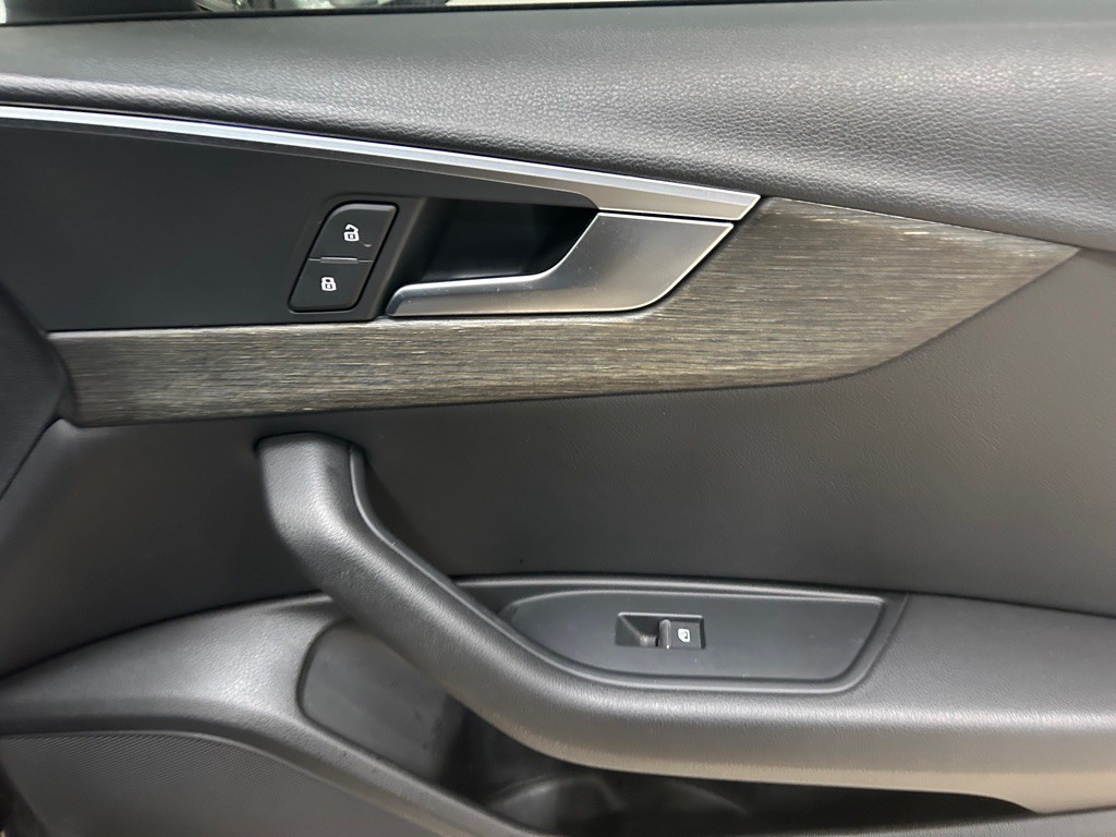 2017 Audi A4 Image 27