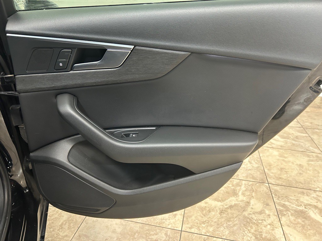2017 Audi A4 Image 32