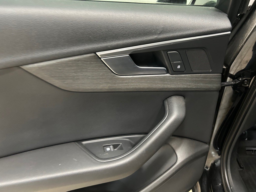 2017 Audi A4 Image 36