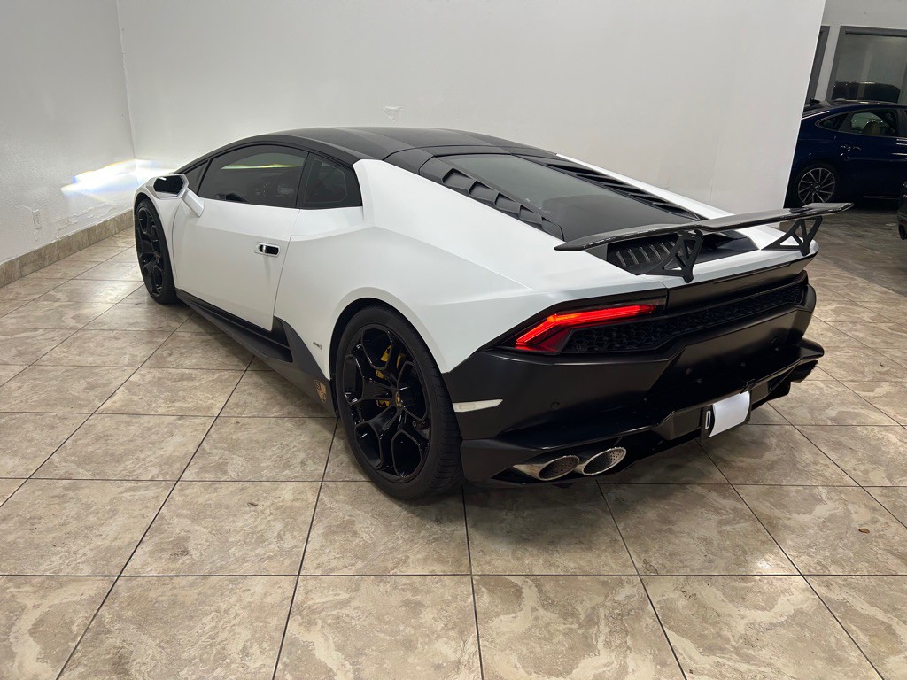 2015 Lamborghini Huracan Image 9