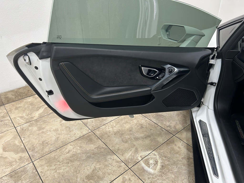 2015 Lamborghini Huracan Image 10