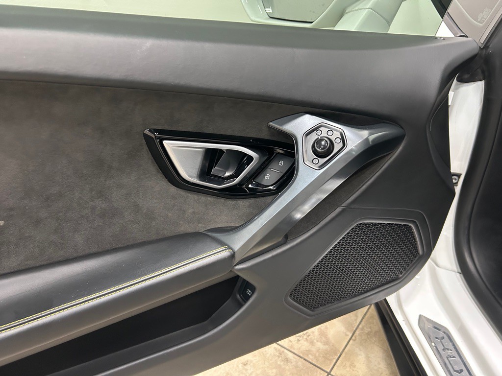 2015 Lamborghini Huracan Image 11