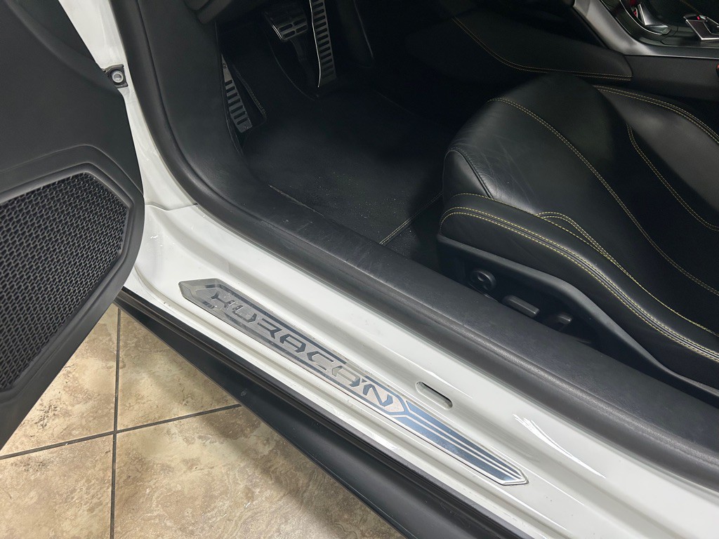 2015 Lamborghini Huracan Image 12