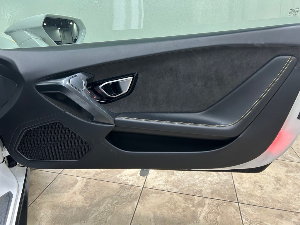 2015 Lamborghini Huracan Image 25