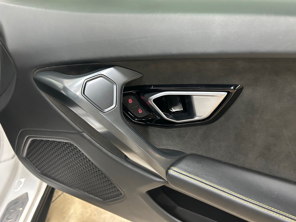 2015 Lamborghini Huracan Image 26