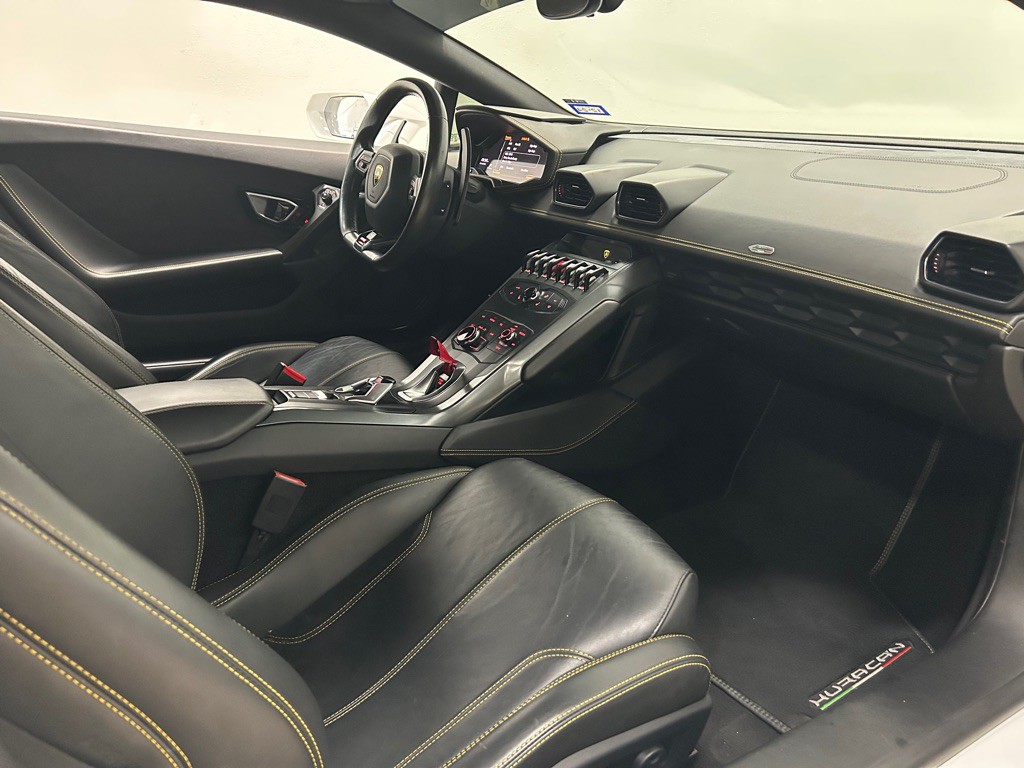 2015 Lamborghini Huracan Image 28