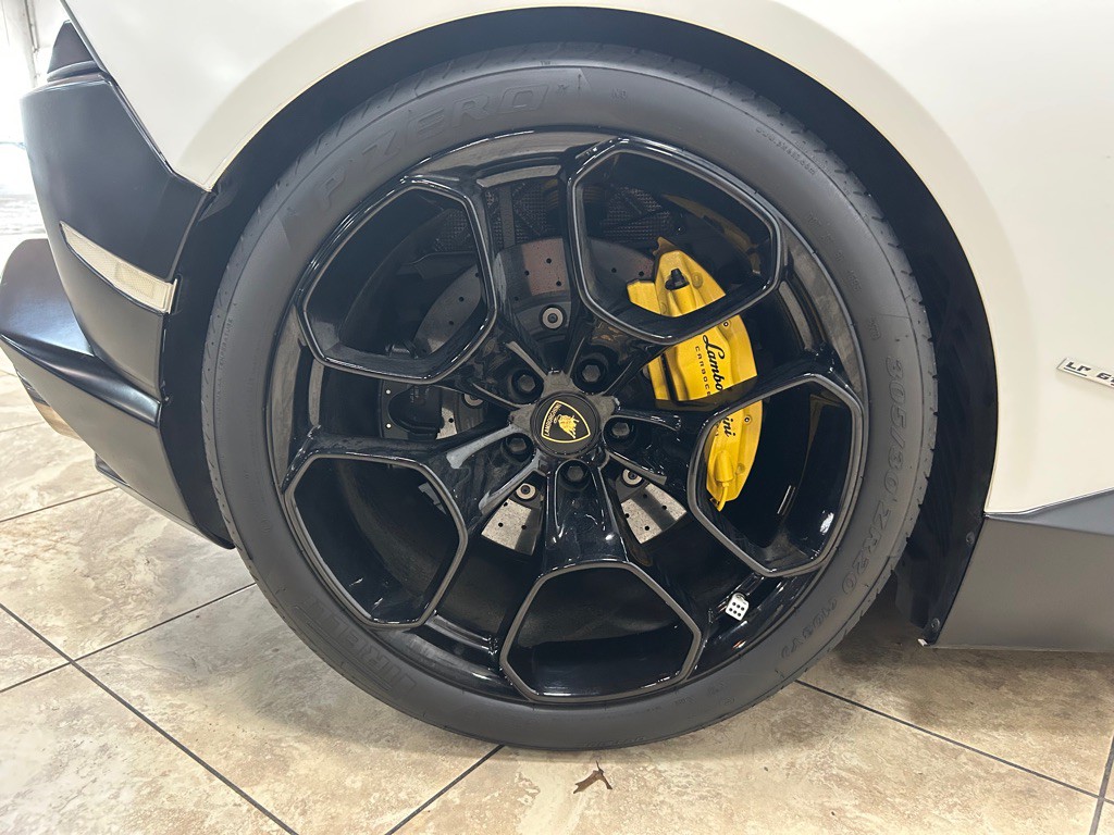 2015 Lamborghini Huracan Image 30