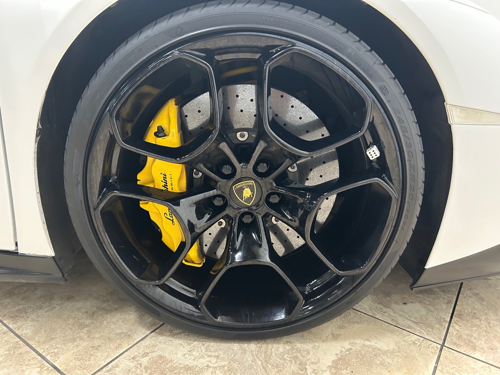 2015 Lamborghini Huracan Image 31