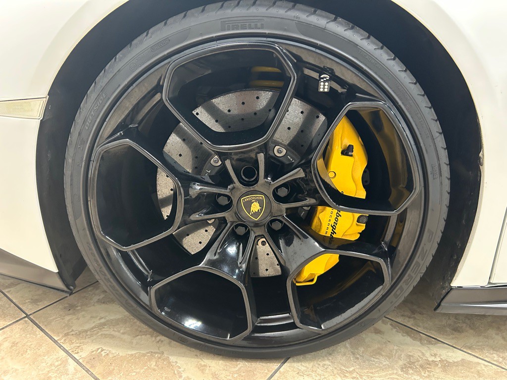 2015 Lamborghini Huracan Image 33