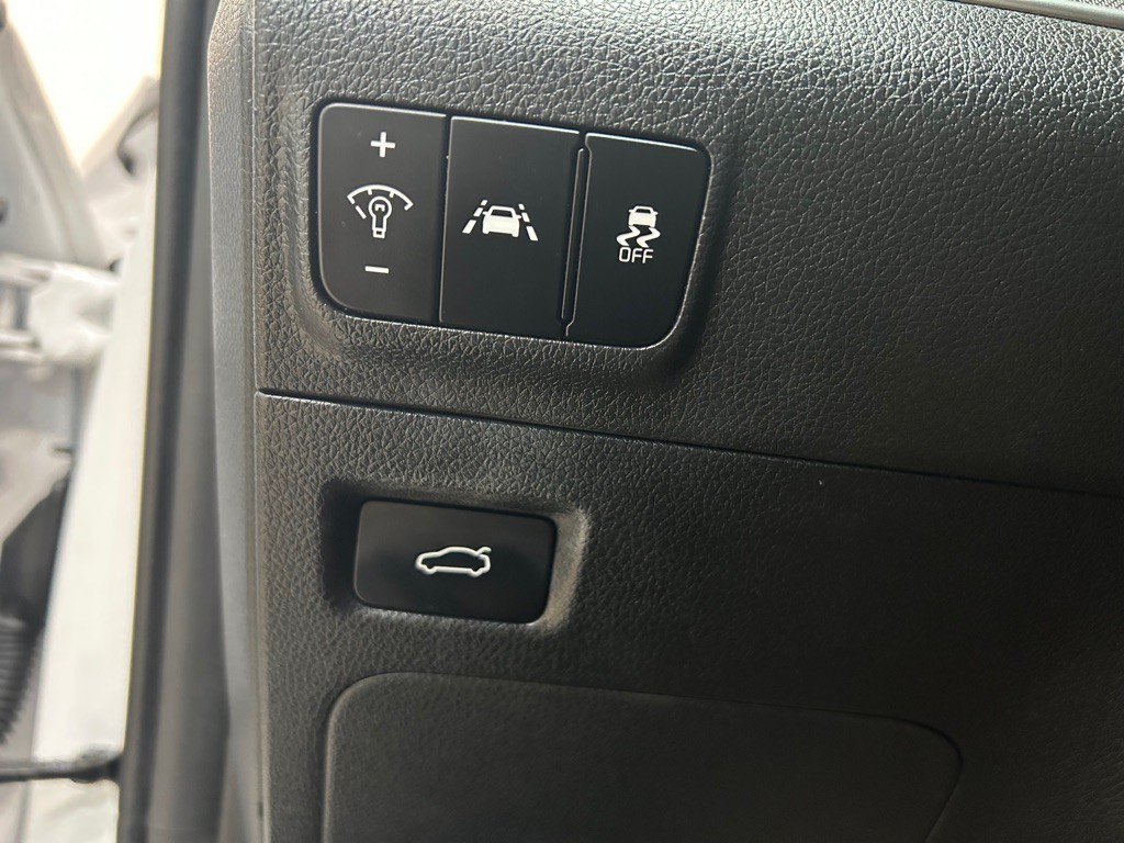 2021 Kia K5 Image 12