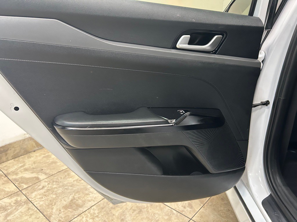 2021 Kia K5 Image 27