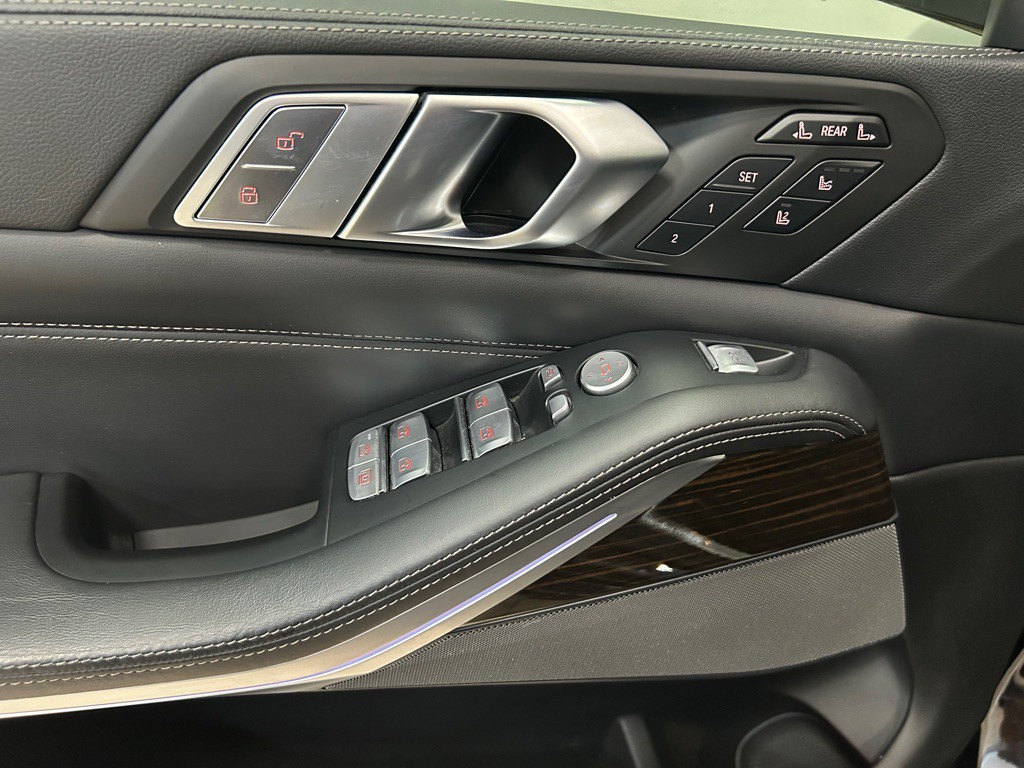 2020 BMW X7 Image 17