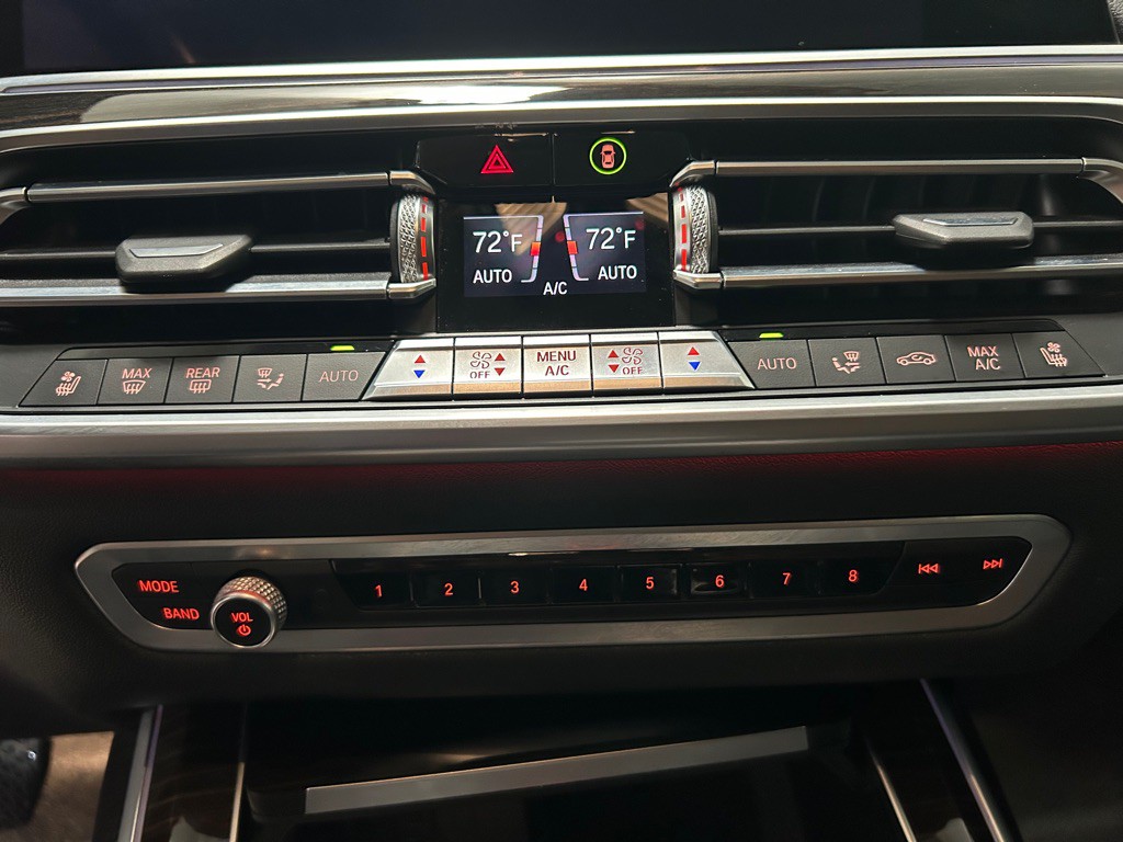 2020 BMW X7 Image 25