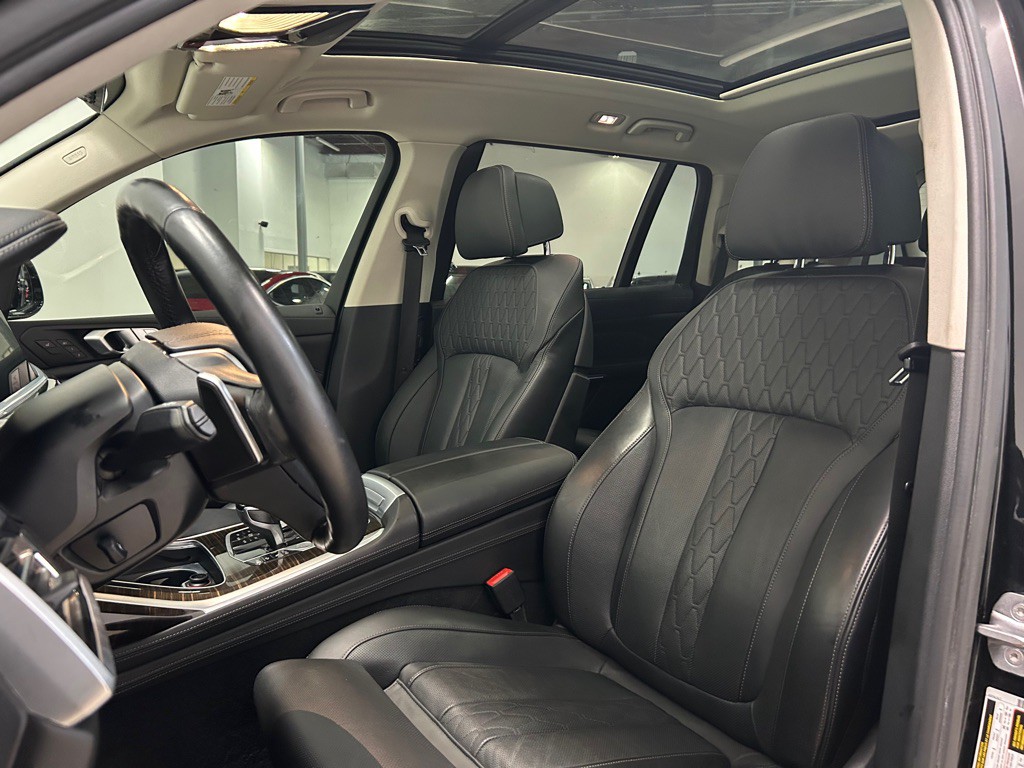 2020 BMW X7 Image 30