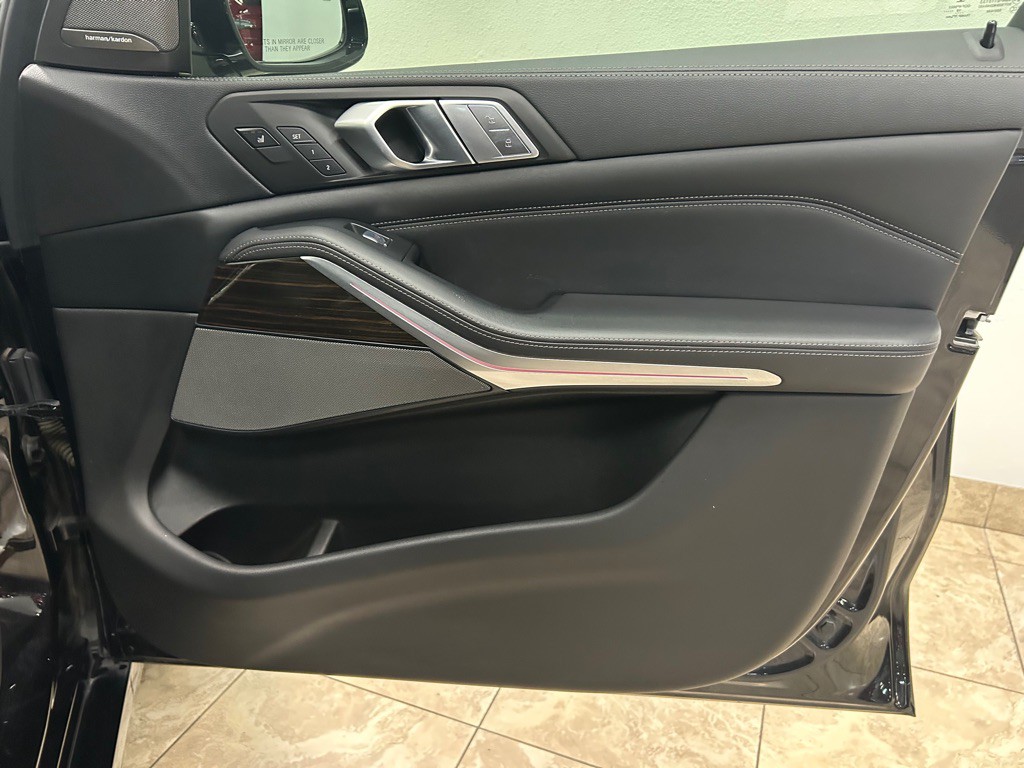 2020 BMW X7 Image 31