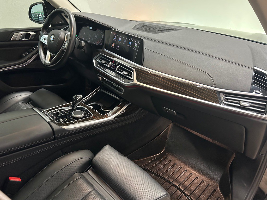 2020 BMW X7 Image 33
