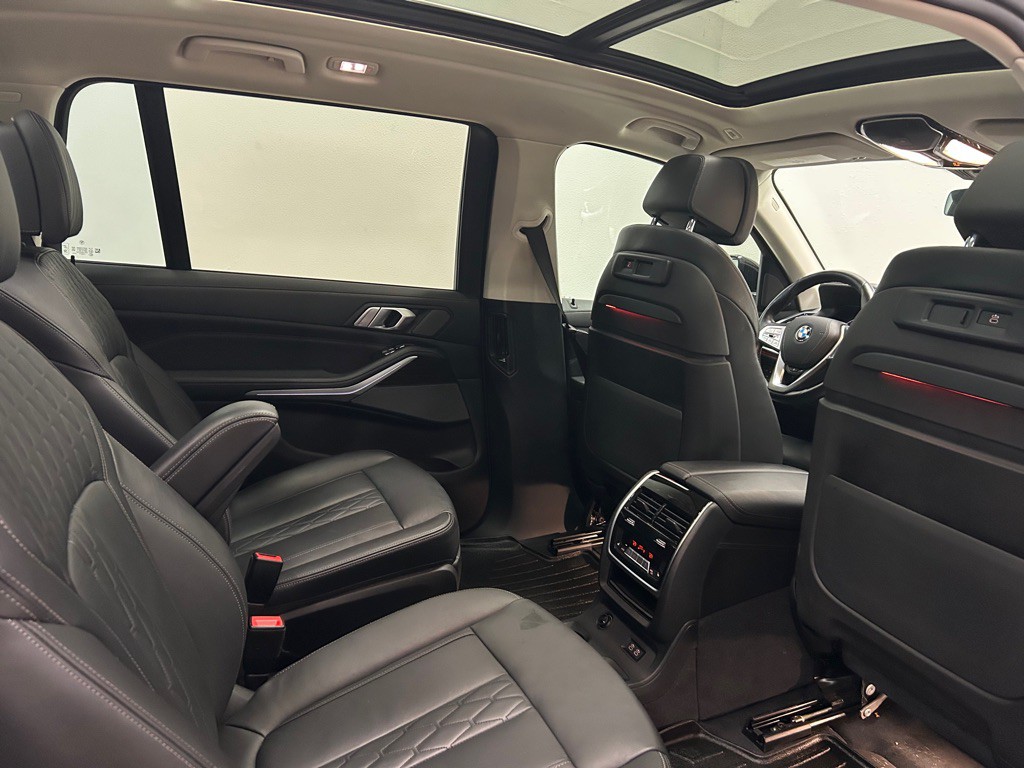 2020 BMW X7 Image 39