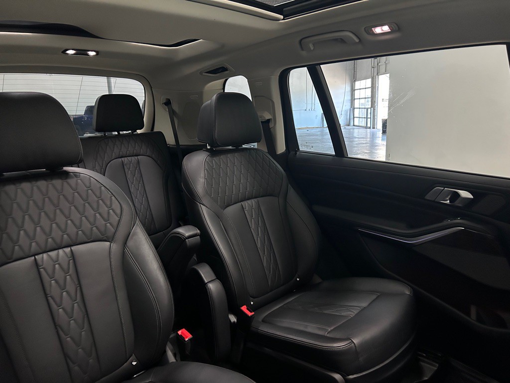 2020 BMW X7 Image 40