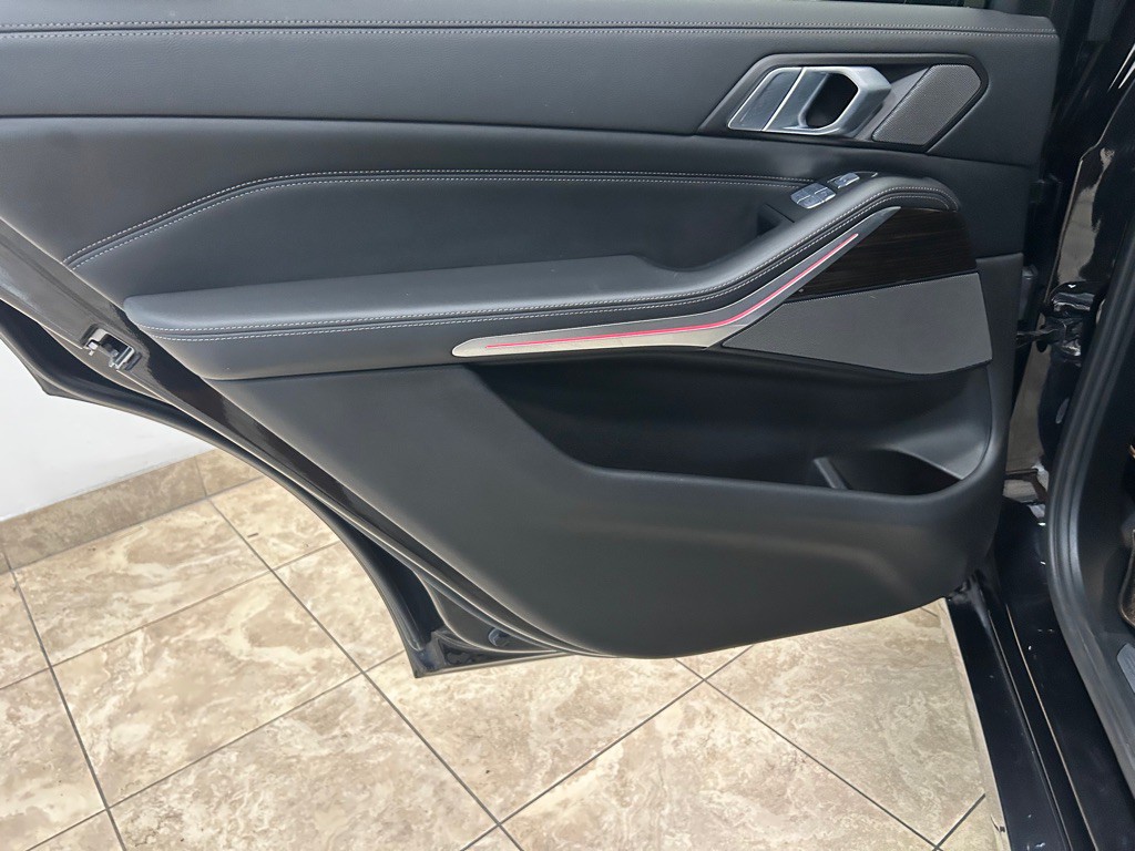 2020 BMW X7 Image 41
