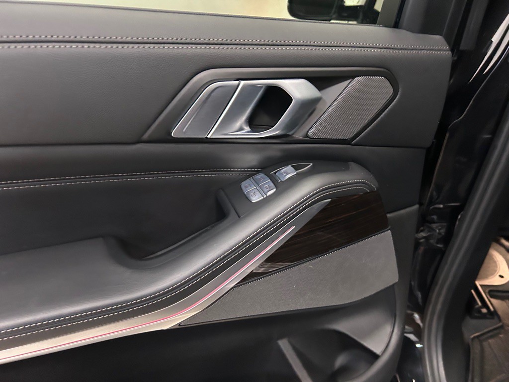 2020 BMW X7 Image 42