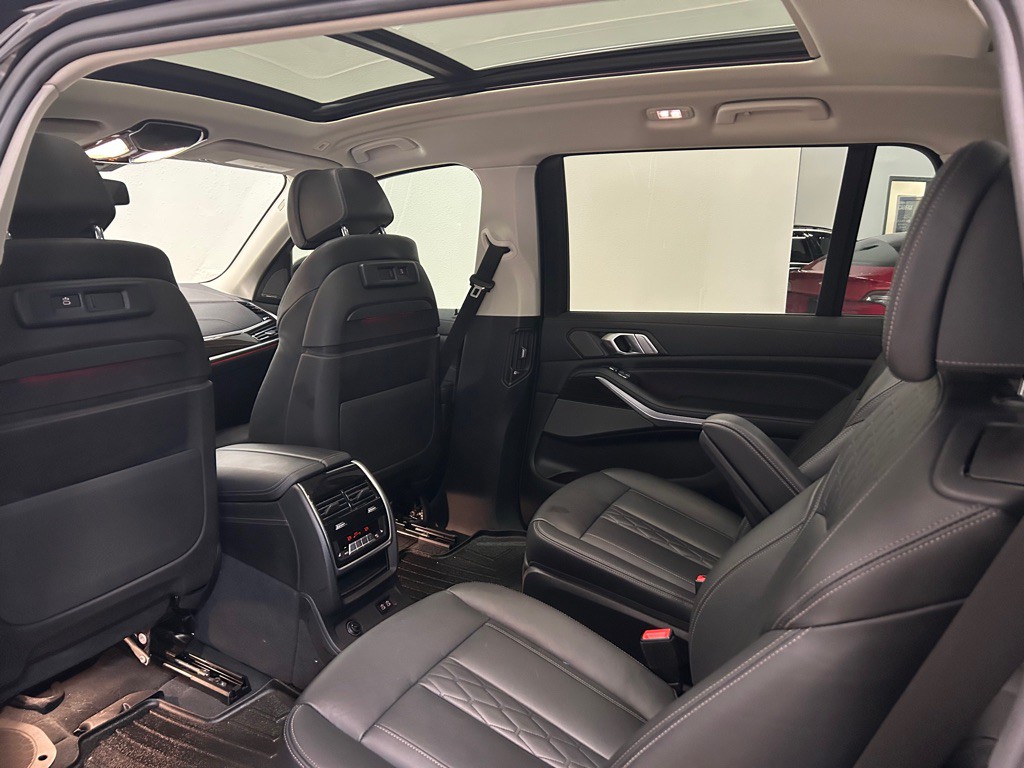 2020 BMW X7 Image 43