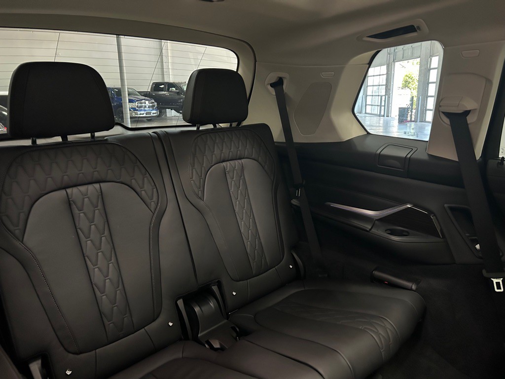 2020 BMW X7 Image 45