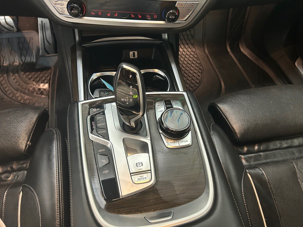 2018 BMW 7 Series Image 24