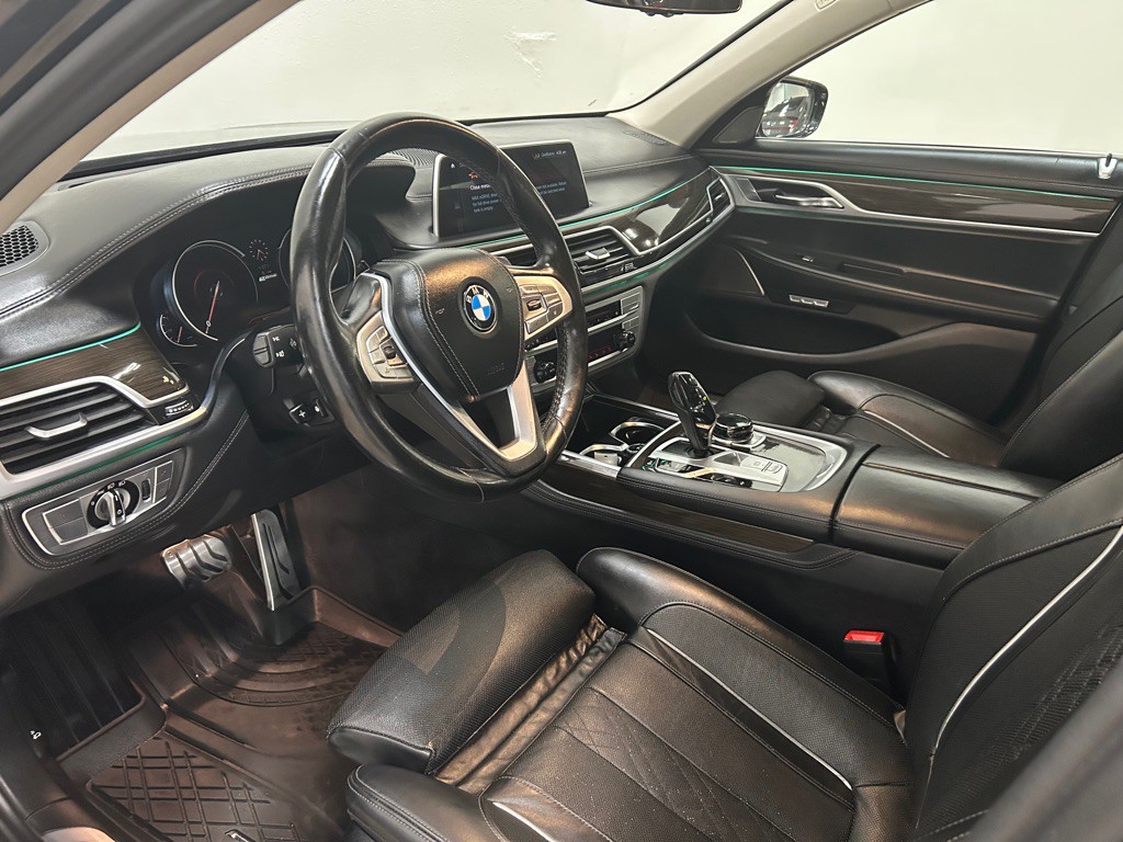 2018 BMW 7 Series Image 28