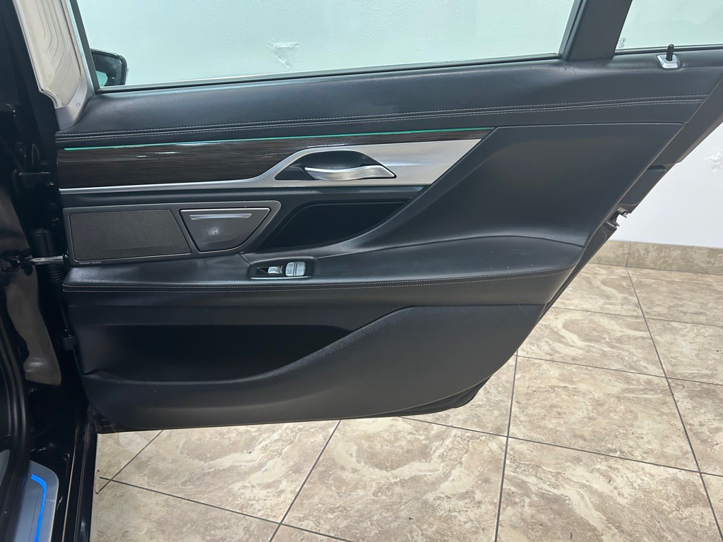2018 BMW 7 Series Image 36