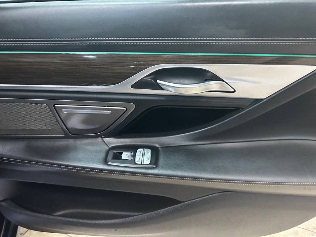 2018 BMW 7 Series Image 37