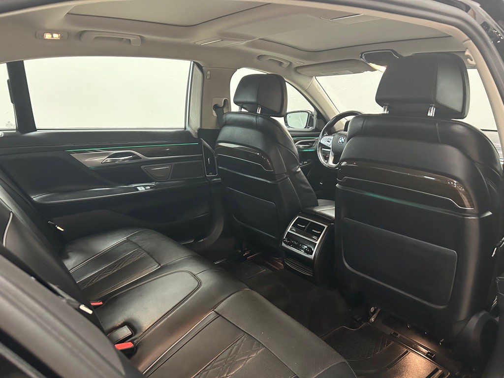 2018 BMW 7 Series Image 38