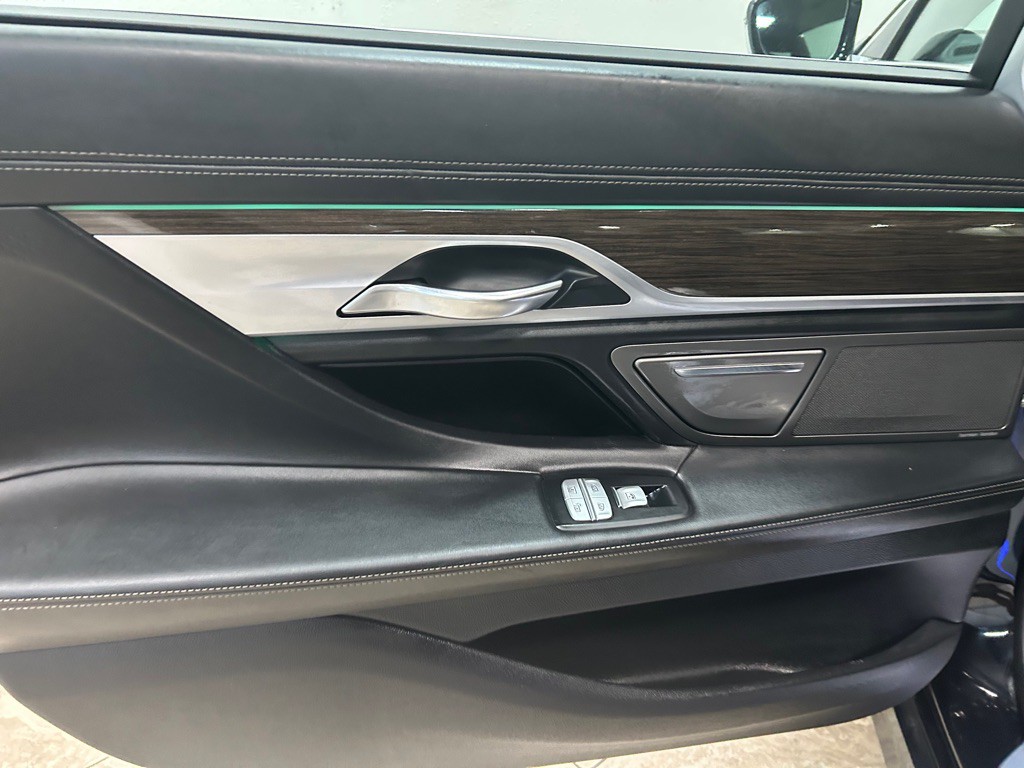2018 BMW 7 Series Image 41