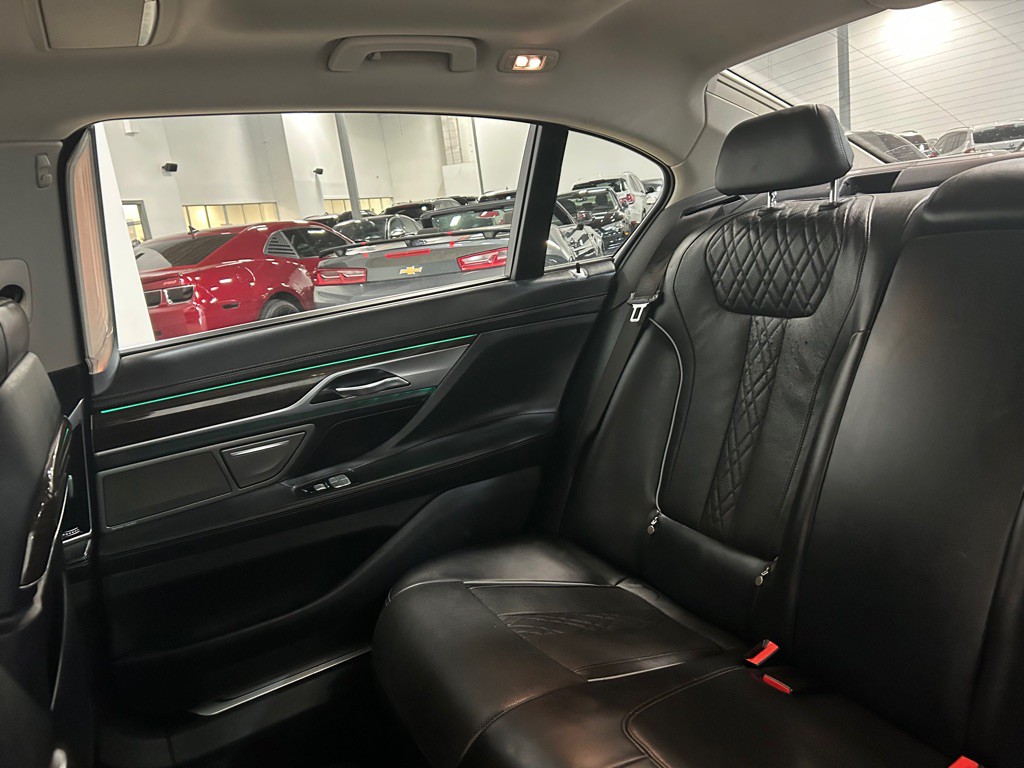 2018 BMW 7 Series Image 43